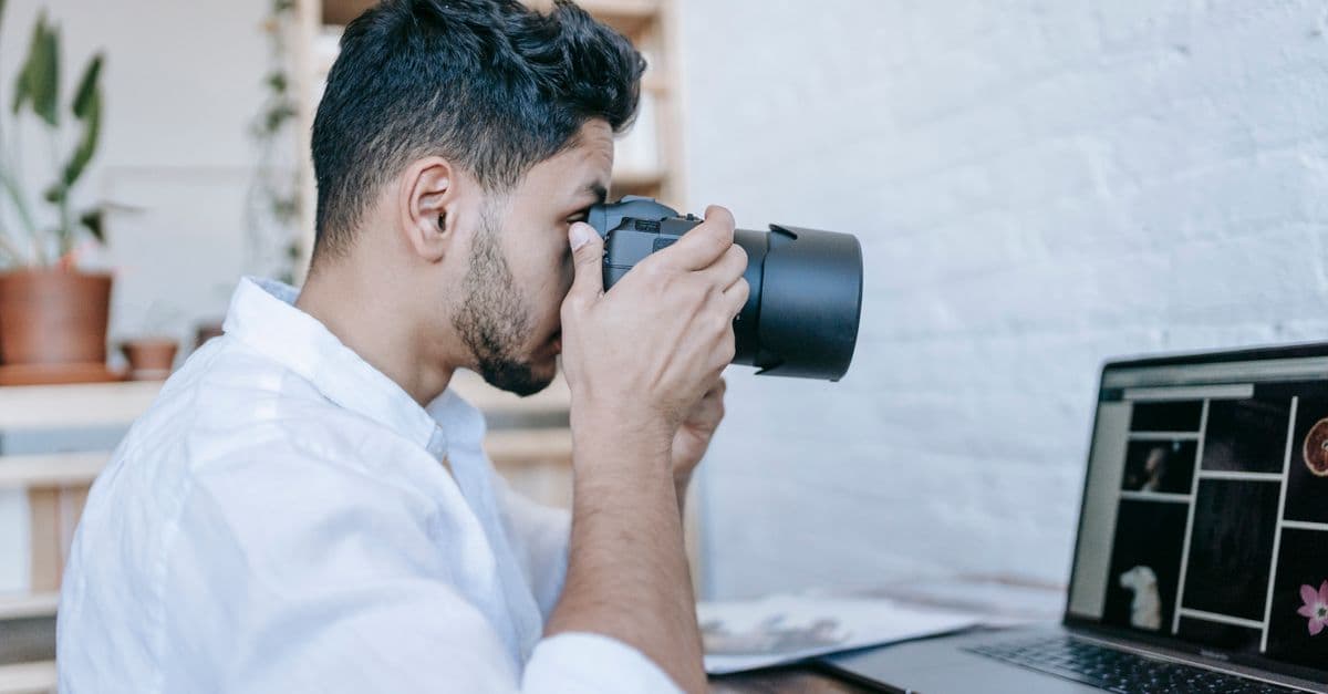 Illustration : Portage salarial photographe : statut, TJM et droits d'auteur en 2026